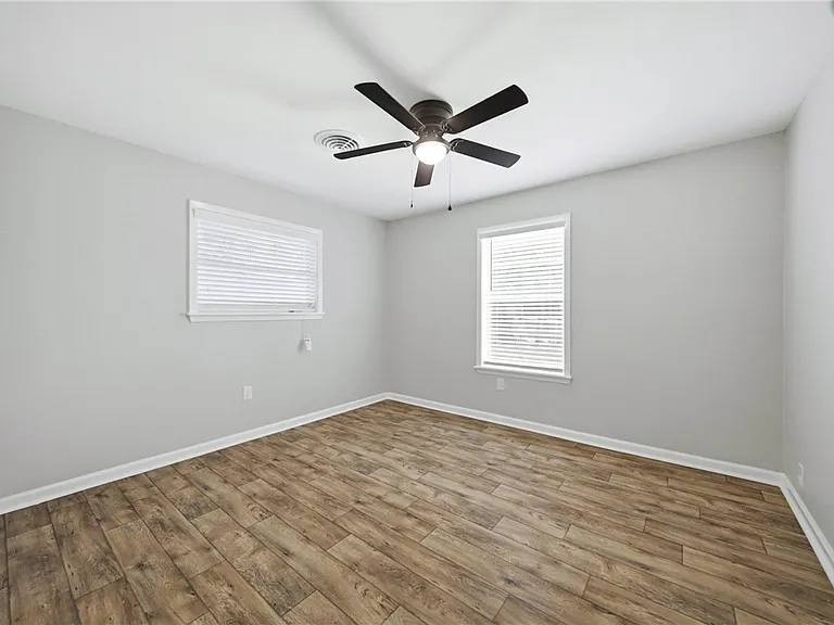 2304 Devonshire St — Photo 23