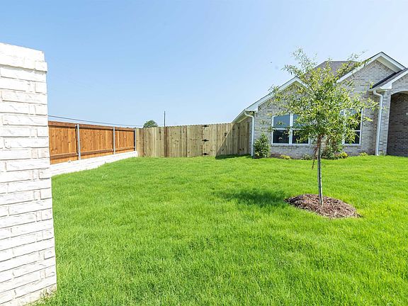 3rd image of 401 Meadow Ln