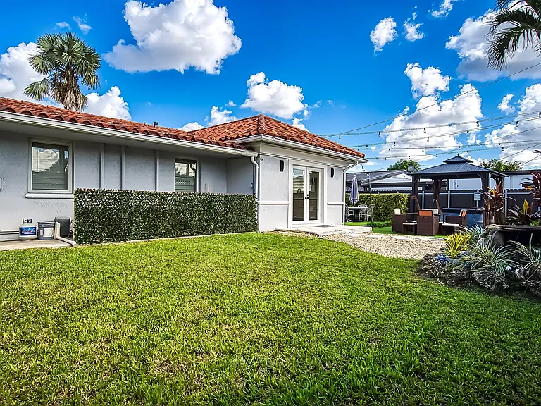 7350 SW 31st St — Photo 46