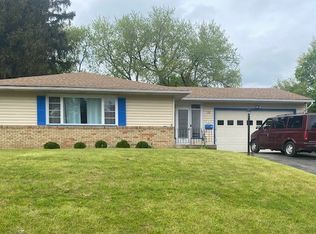 22 Viewcrest Dr, Rochester, NY 14609