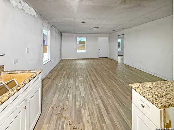 4th image of 3239 MARTIN LUTHER KING DR