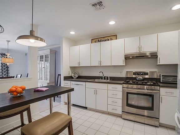 3rd image of 281 Erik Dr