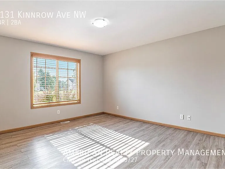 2131 Kinnrow Ave NW — Photo 7