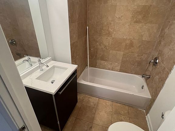 5th image of 5054 N Winthrop Ave APT 101