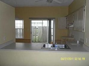 3rd image of 3002 Yorktown Cir