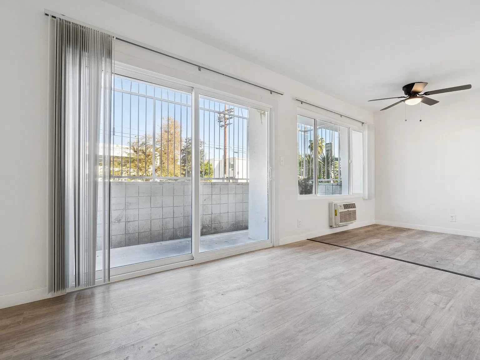 3 bed, 1000 sqft, $2,750 — Photo 2