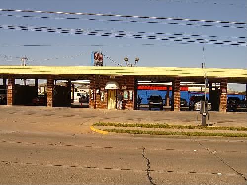 5th image of 3032 Broadway Blvd