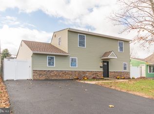 351 Holly Dr, Levittown, PA