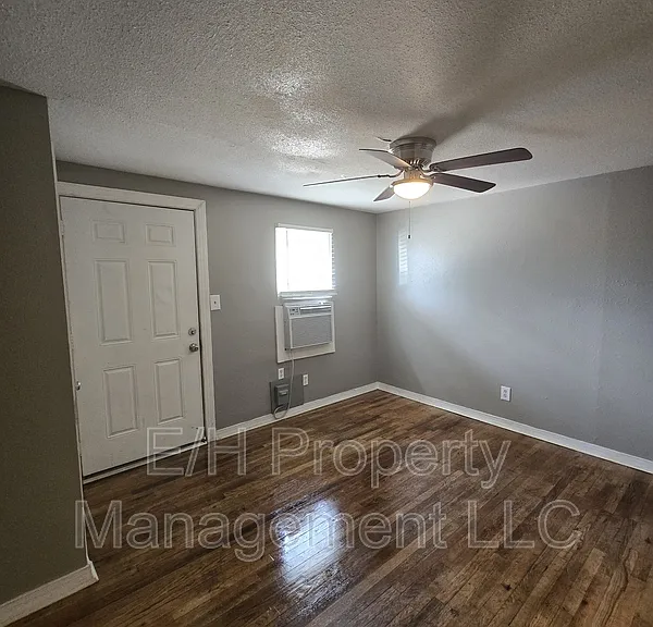 1010 E 8th St N — Photo 5