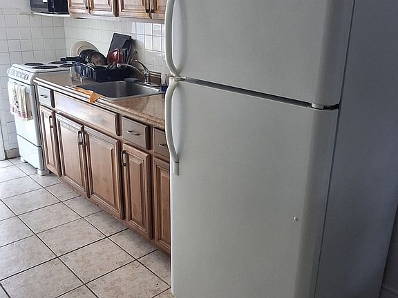 4th image of 7300 Harding Ave #5