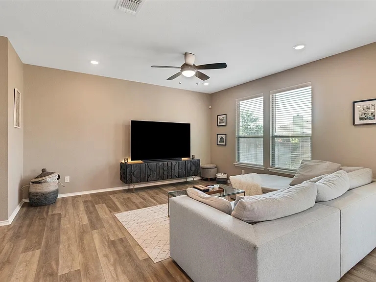 402 Thunder Valley Trl — Photo 8