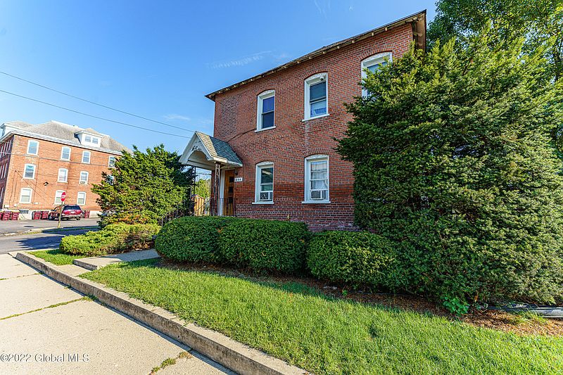 2nd image of 206 Saratoga Avenue