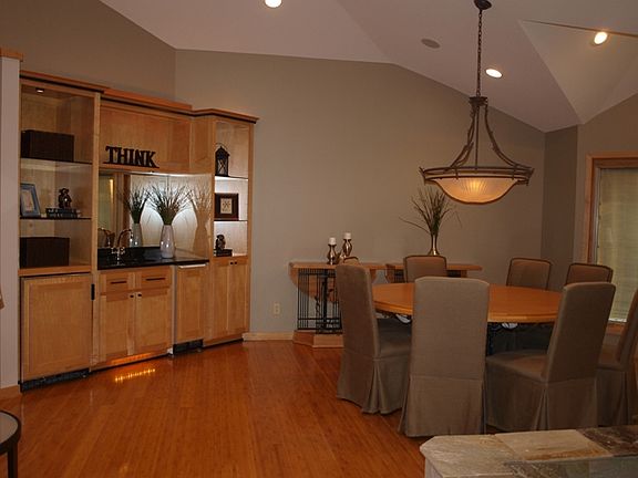 Formal dining with wet bar