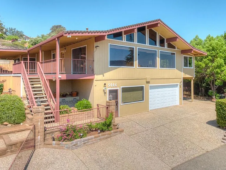 5446 Royal Oaks Dr — Photo 10