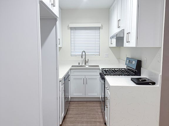 3rd image of 4904 Tujunga Ave #7