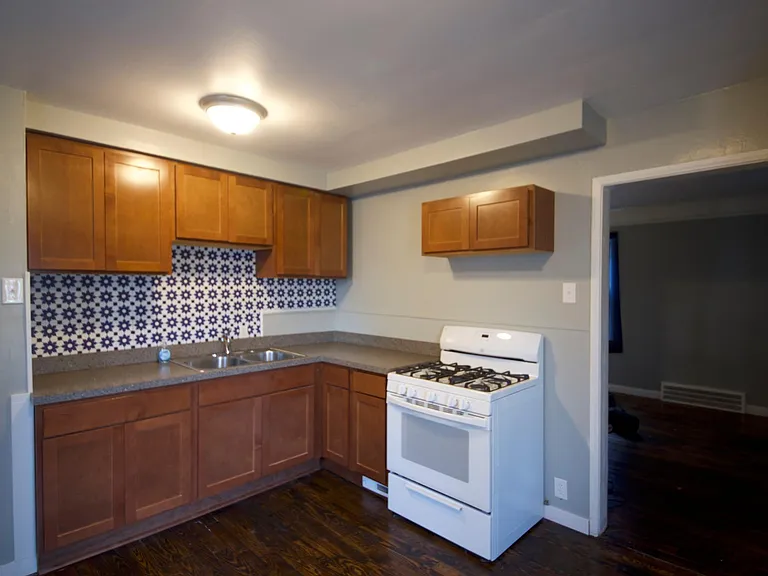 19340 Stahelin Ave — Photo 2