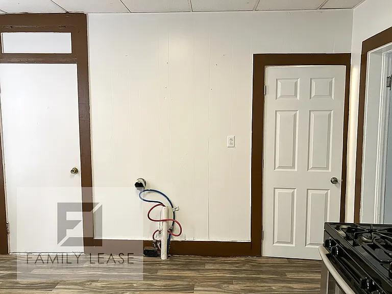 1613 N Edward St — Photo 11