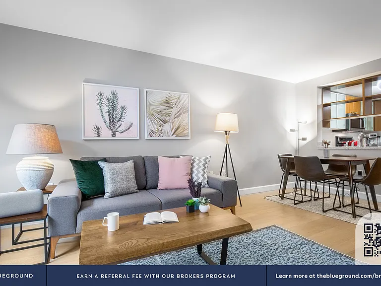 130 W 15th St #4C — Photo 4