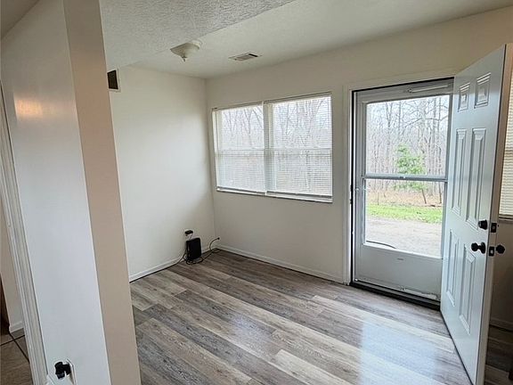 5th image of 259 Brenda Ln