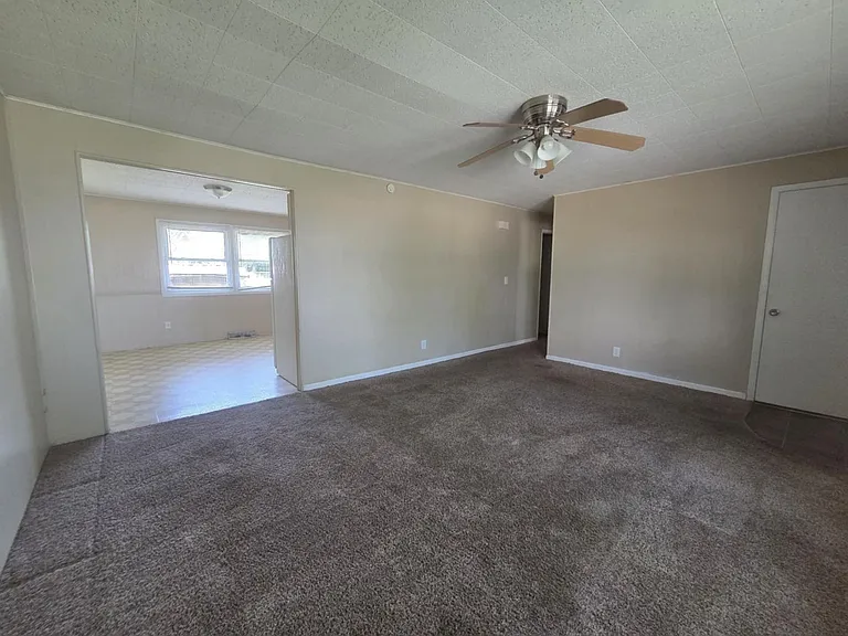 1516 Hale Dr — Photo 5