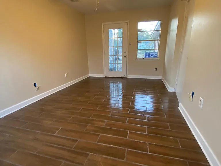 3211 Iantha St — Photo 3