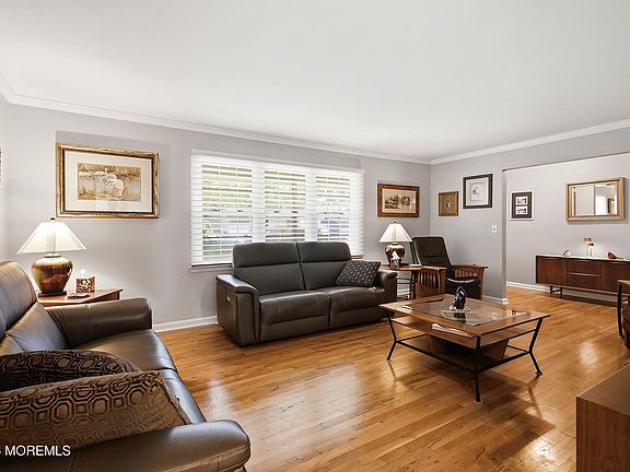 5th image of 98 Woodridge Avenue