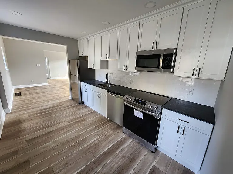 5535 Ridge Ave — Photo 1
