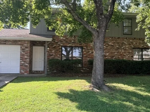 713 Plankway Dr, Belleville, IL 62221