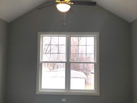 Spacious master with vaulted ceiling, dense carpet, not pict