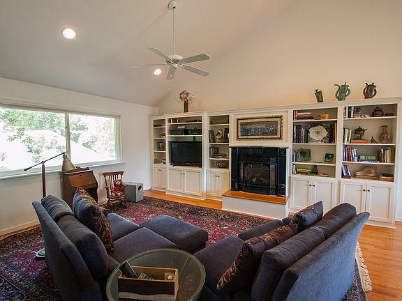 2nd image of 901 S Morris St