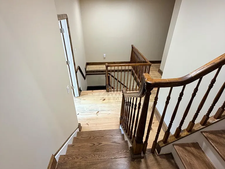 121 E Union St — Photo 32