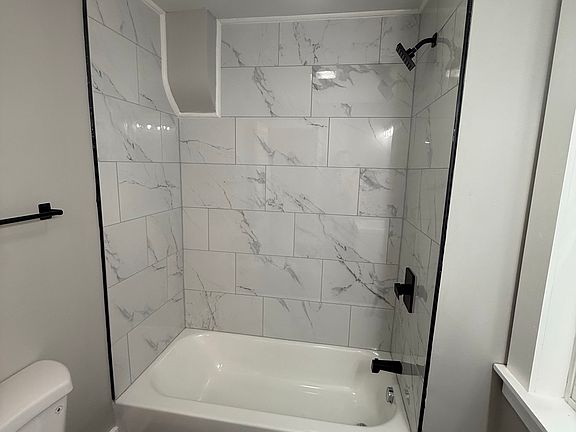 5th image of 813 Washington Ave #1
