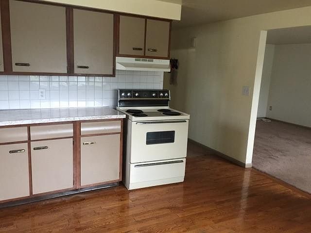 1st image of 3 Lille Ln