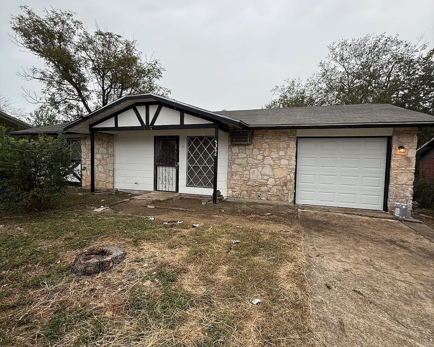 3 bed, 900 sqft, $1,450 — Photo 1