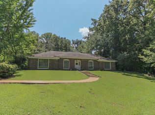424 Jolly Ridge Cir, Columbus, MS 39705