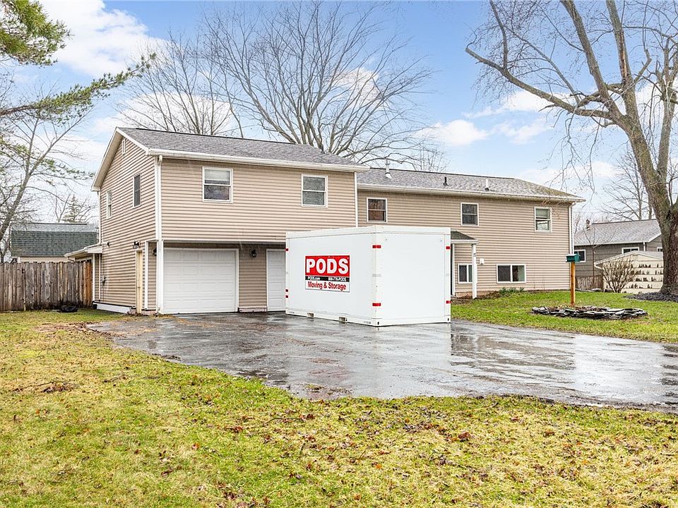 1st image of 17 Amsden Dr