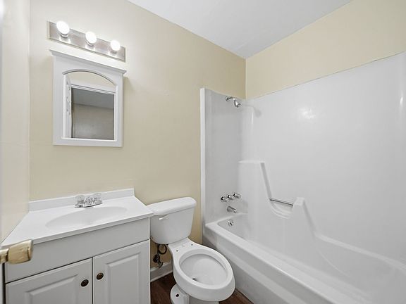 4th image of 655 7th Ave SW Unit 12