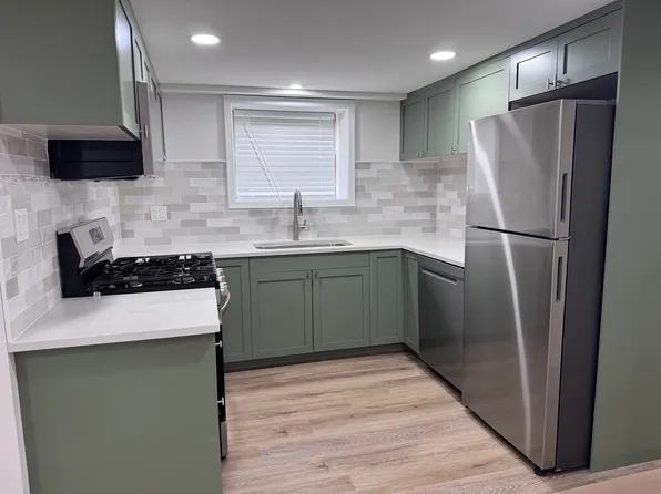 101 N Avon Rd #Garden, Elmhurst, IL 60126