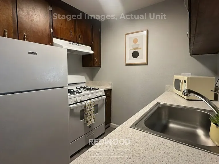 330 W Acacia Street — Photo 9