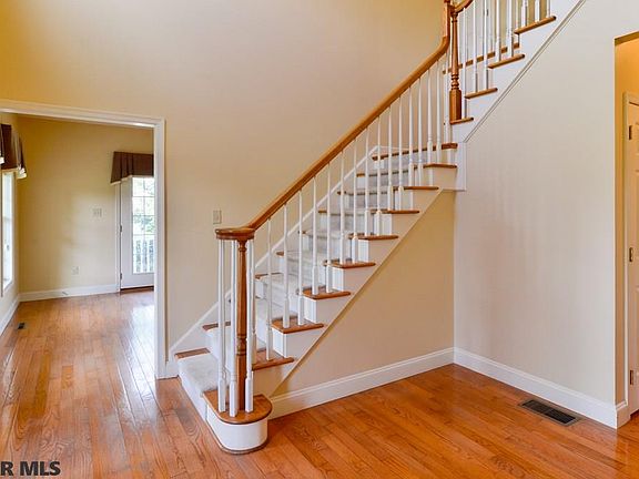 2nd image of 1155 N Foxpointe Dr