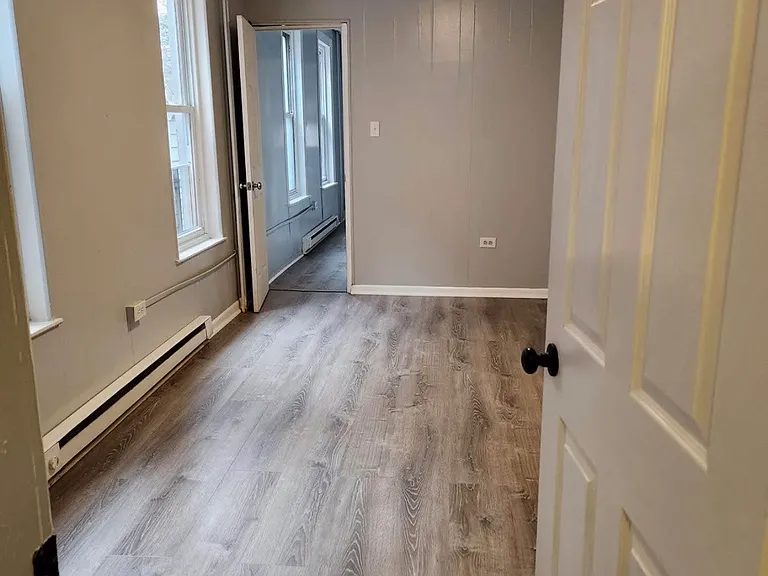 1321 Good St #1 — Photo 9