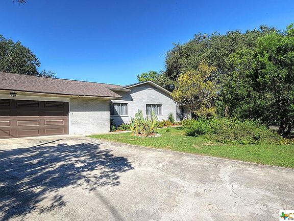 3rd image of 208 W Mimosa Cir