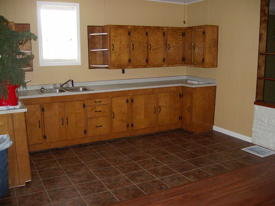 2nd image of 103 E Reel Ave