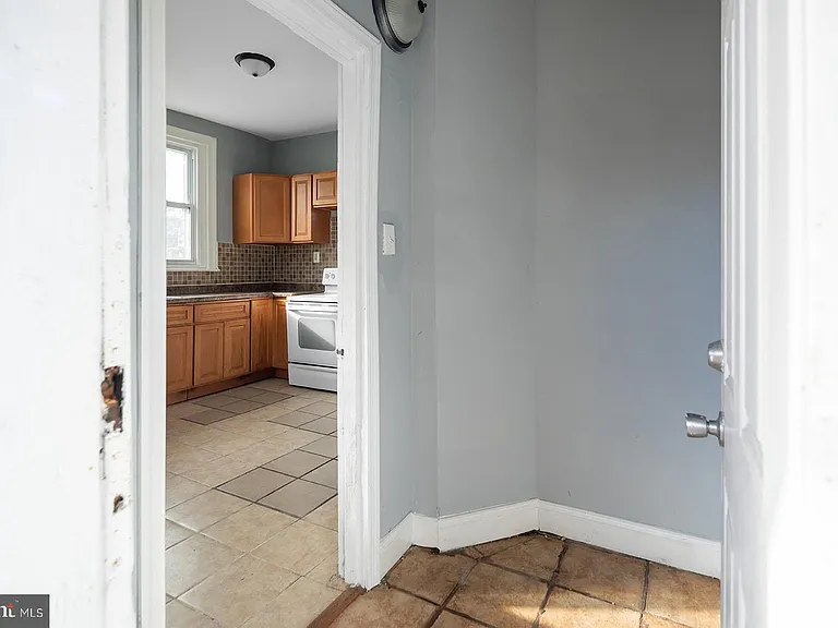 851 S 57th St — Photo 13
