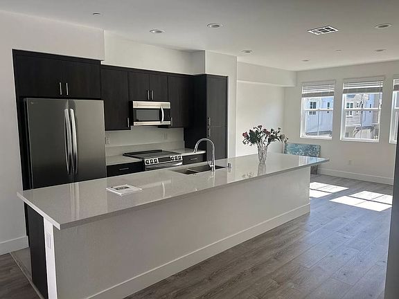 2nd image of 423 Semillon Ln