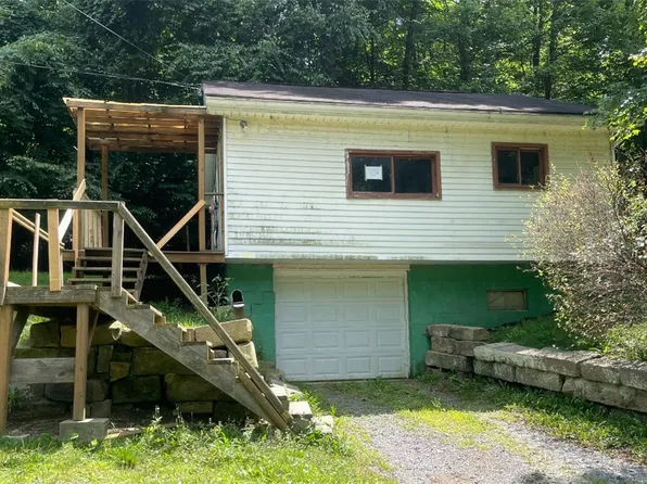 2883 Portersville Rd, Ellwood City, PA 16117