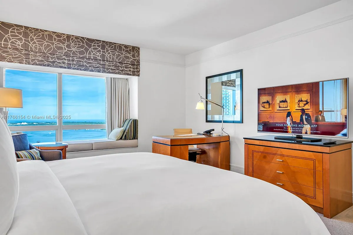 Building Photo - 1435 Brickell Ave #3607