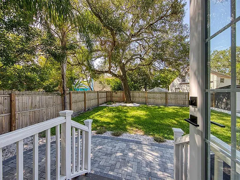 721 Bay St — Photo 14