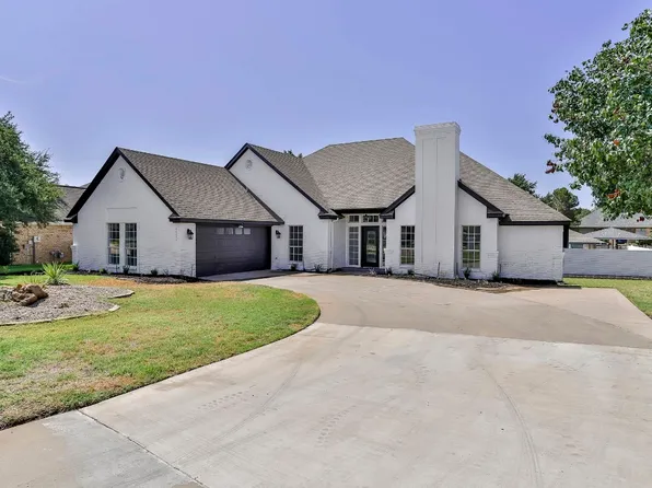2500 Waters Edge Dr, Granbury, TX 76048