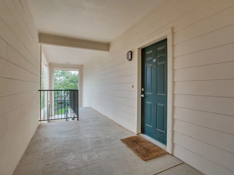 2209 Hancock Dr #27 — Photo 3